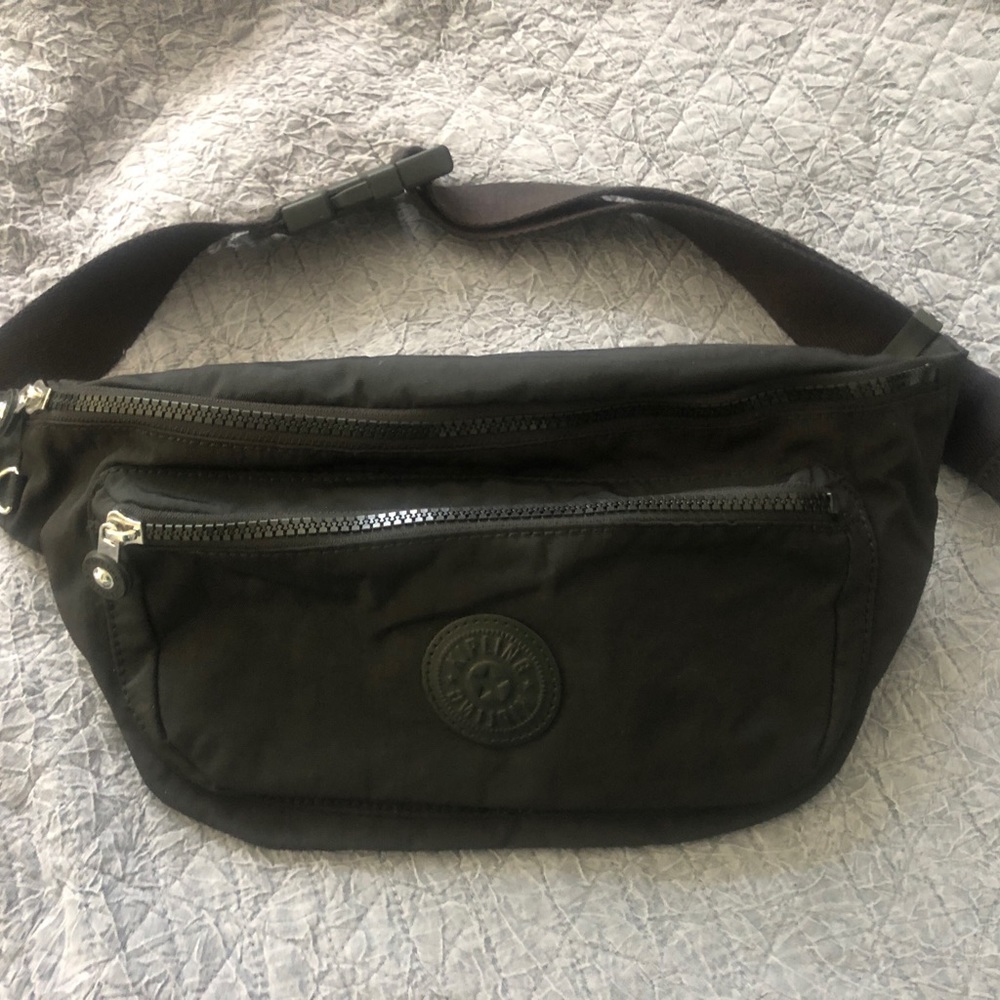 Kipling Yasemina XL in black: only used a couple times. Like new condition!